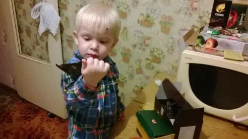 Мальчик нашел записочку для прохождения квеста