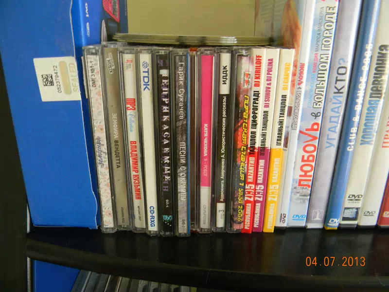 CD диски среди которых спрятана новая записка
